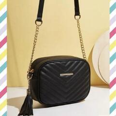 【♡新品♡】タッセル 飾り チェーン ショルダー バッグ 黒 フリンジ
