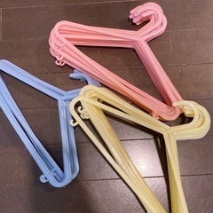 【終了】こども用ハンガー　50本 ＋5本オマケ　プラスチック製
