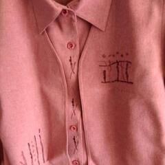 EARTHY MODE 　新品未使用品

さらっとした生地の長袖シャツとベストのセット
の画像