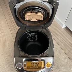 ZOJIRUSHI 圧力IH炊飯ジャー 【3合炊き】 メタリックブラウン NP-RH05-TCの画像
