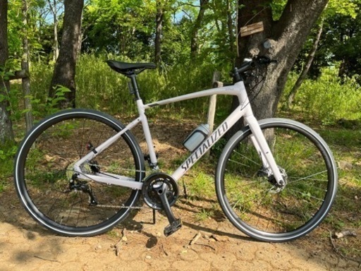 【受付終了】 クロスバイクSpecialized SIRRUS 3.0 サテンクレイ L スペシャライズド シラス 3.0