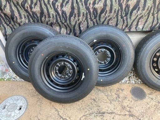 ハイエースバン　純正タイヤ