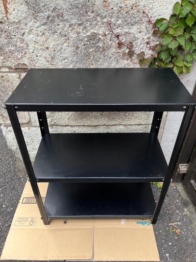 ✅黒いスチール台三段3段目少し歪みあり。