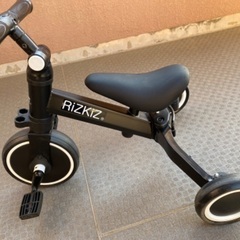 【値下げ！】RiZKiZ 2in1 折たたみ三輪車 二輪車 2WAY 1歳から5歳まで 足蹴り ハンドル サドル 調整可能 空気入れ不要の画像