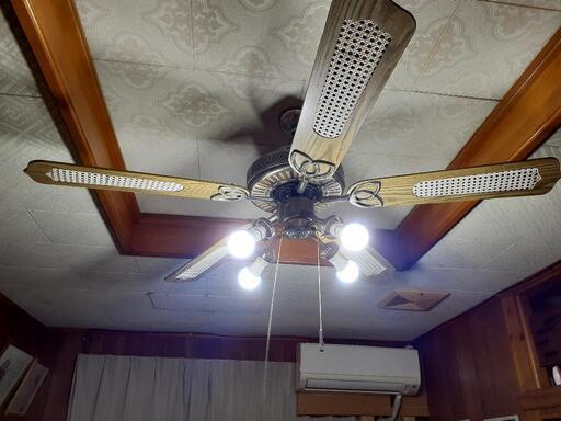 値下げしました、電気代節約にもお薦めかも早い者勝ち★全長約130cmシーリングライトファン　LED電球40W相当昼白色×4個付★