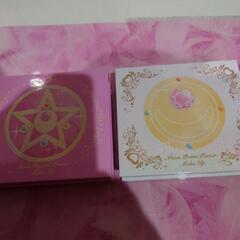 セーラームーンのアイシャドウパレットとハイライトパレットの画像