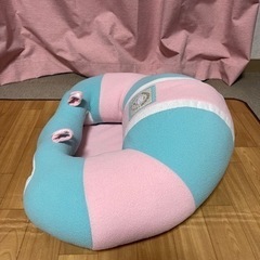 お座り練習ベビーチェア　HUGABOOの画像