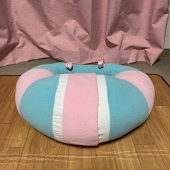 お座り練習ベビーチェア　HUGABOOの画像