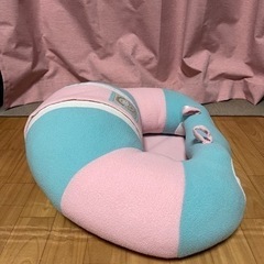 お座り練習ベビーチェア　HUGABOOの画像
