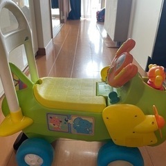 コンビカー(キッズカー、足蹴り車)くまさんの画像