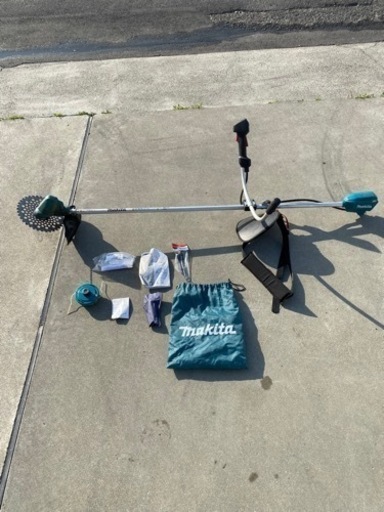 売り切れました。13000→12000お値下げ　マキタ　コードレス　草刈り機　バッテリー無し　MUR190SDSF 電動バッテリー式