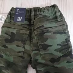 新品タグ付き 110cm【GAP】迷彩柄パンツの画像