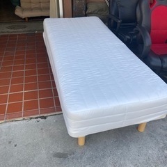 【値下げしました】足つきセミシングルベッド