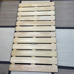 【お譲り先決定しました】ベビー布団用すのこ　＋マットレスの画像