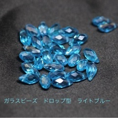 ガラスビーズ《ドロップ　ライトブルー》の画像