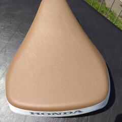 ホンダ リトルカブ シート AA01の画像