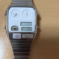 TRIWAとmovement in motionの時計の画像
