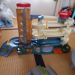 トミカ駐車場他3点セットの画像