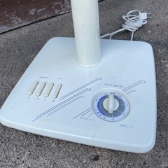 扇風機　白色　TOSHIBA製の画像