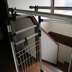 室内洗濯物干しの画像
