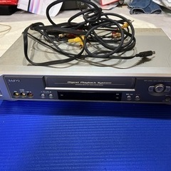 ビデオとDVDデッキ