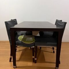 Dining set 1 table 4 chairsの画像