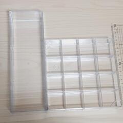 透明な小物入れの画像