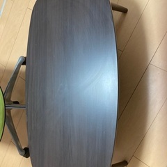 椅子とテーブルの画像