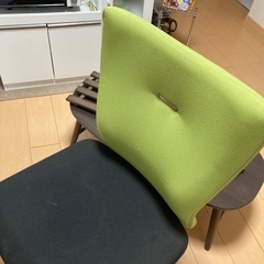 椅子とテーブルの画像