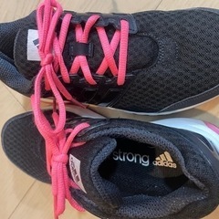 ※美品　ほぼ新品　女性用adidas トレーニングシューズの画像