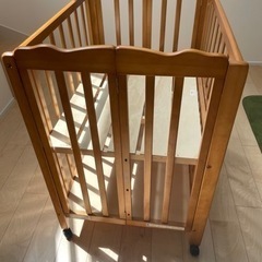 ベビーベッド　折りたたみ　下段収納できるの画像