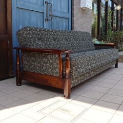 Karimoku(カリモク家具)のCOLONIAL(コロニアル)シリーズ カントリースタイルのソファーベッドです。来客や別荘などで活躍する便利な3人掛けソファー！！DD321の画像