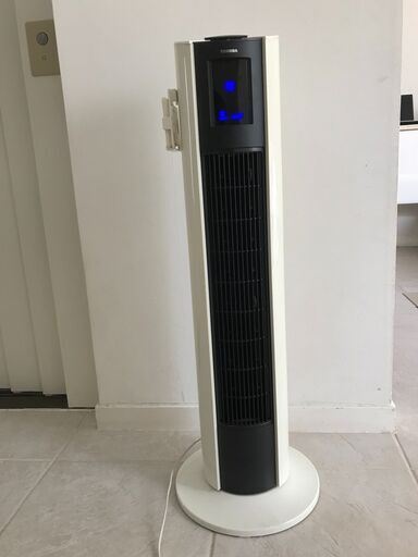 東芝扇風機（タワー扇）便利なホルダー付きカードリモコン付き！