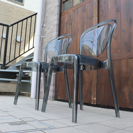 イタリアのブランドCalligaris(カリガリス)社のパリジェンヌ ダイニングチェア2脚セットです。透明感が美しくモダンなスタッキン