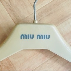 miu miu ハンガーの画像