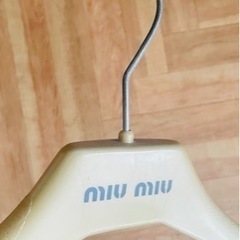 miu miu ハンガーの画像