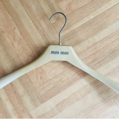 miu miu ハンガー