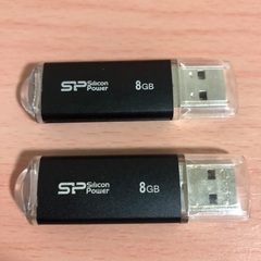 USBメモリ8G x 2の画像