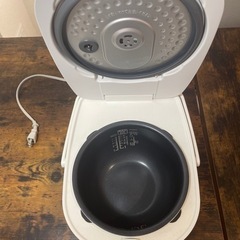 炊飯器　アイリスオーヤマ　5合だきの画像
