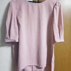 ピンク　トップス