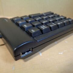 メカニカルテンキー（ハブ付・ブラック） NT-10UH2BK ドイツCherry社製MX Tactile feelキースイッチ（通称茶軸）採用 本格派テンキーの画像