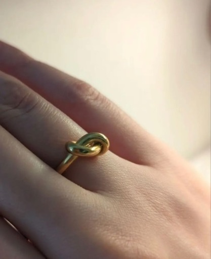 セリーヌ　ノットリング　ノットスモールフープピアス　モチーフリング、指輪　アクセサリー