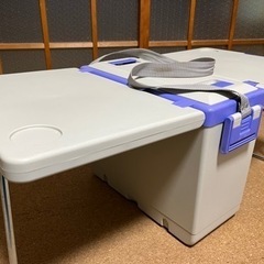 テーブル付クーラーボックス　容量20リットルの画像