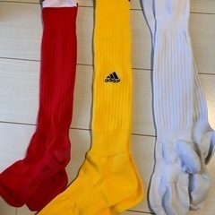 引き取り者決まりました。サッカー用ソックス、キーパー用グローブ