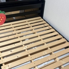 ベッド　シングル　シングルベッド　すのこ　コンセント　すのこベッド　ニトリ ベッドフレーム パイン材  黒の画像