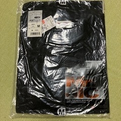 長袖Tシャツ ポケット付き Mサイズ黒 Mサイズ白 薄手 二枚セットの画像