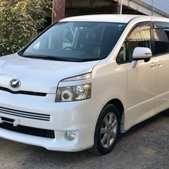 綺麗な8人乗り平成21年70ヴォクシー　ZSグレード　両側パワースライドドアの画像
