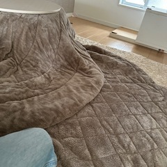 こたつ　机としても使えます。　丸型の画像