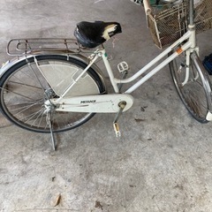 オンボロ自転車　後輪タイヤパンク中