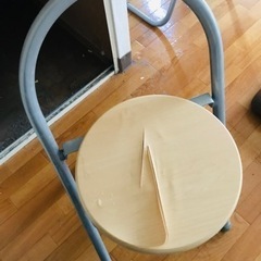【本日引き取りに来て下さる方】折り畳み机、折り畳み椅子のセットの画像
